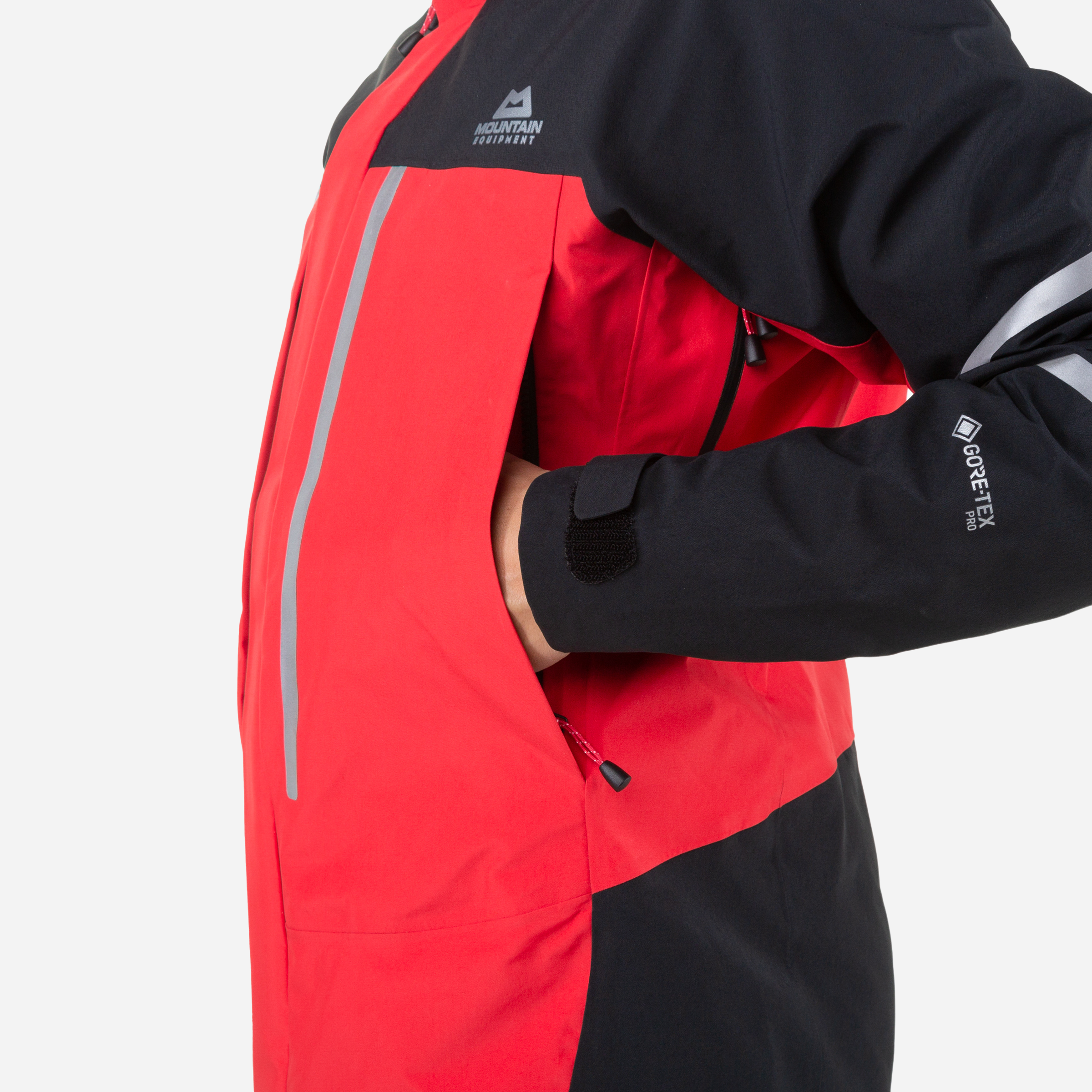 detail::Stratum Storage; 4 large laser cut and laminated pockets with YKK® moulded Aquaguard® zips