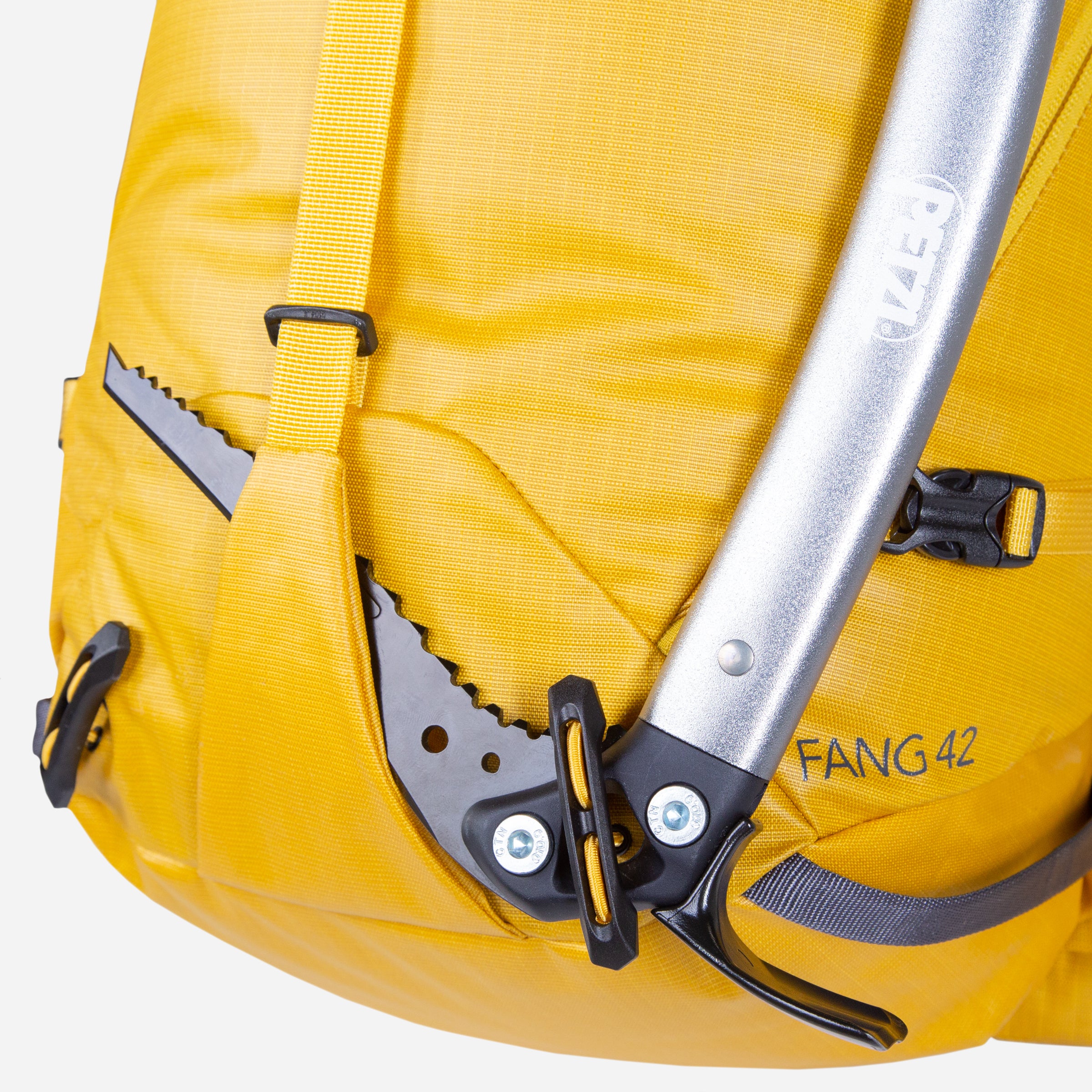 detail::Dual axe toggles with integrated pick pocket
