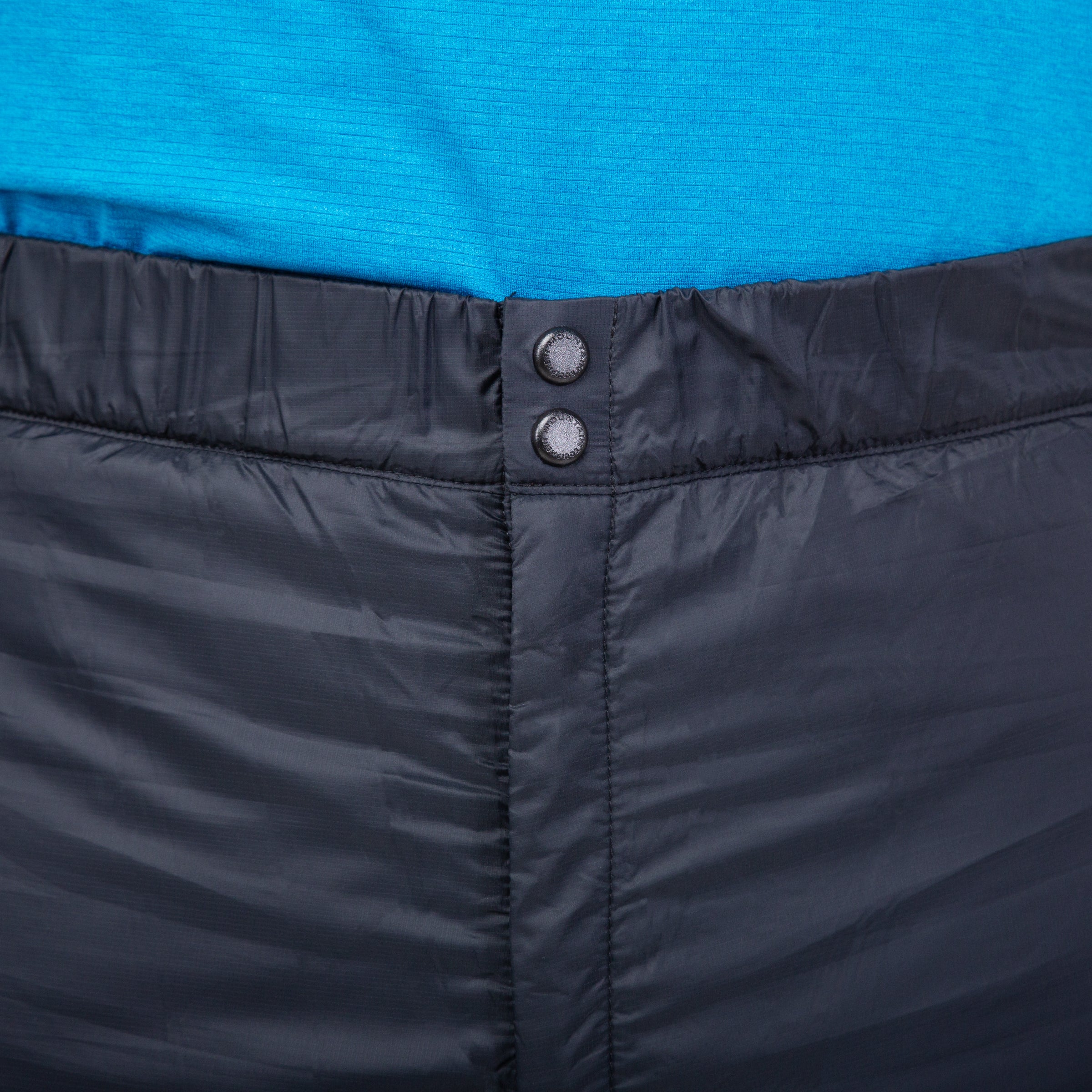 detail::Fully elasticated waist with double press-stud closure and zipped fly