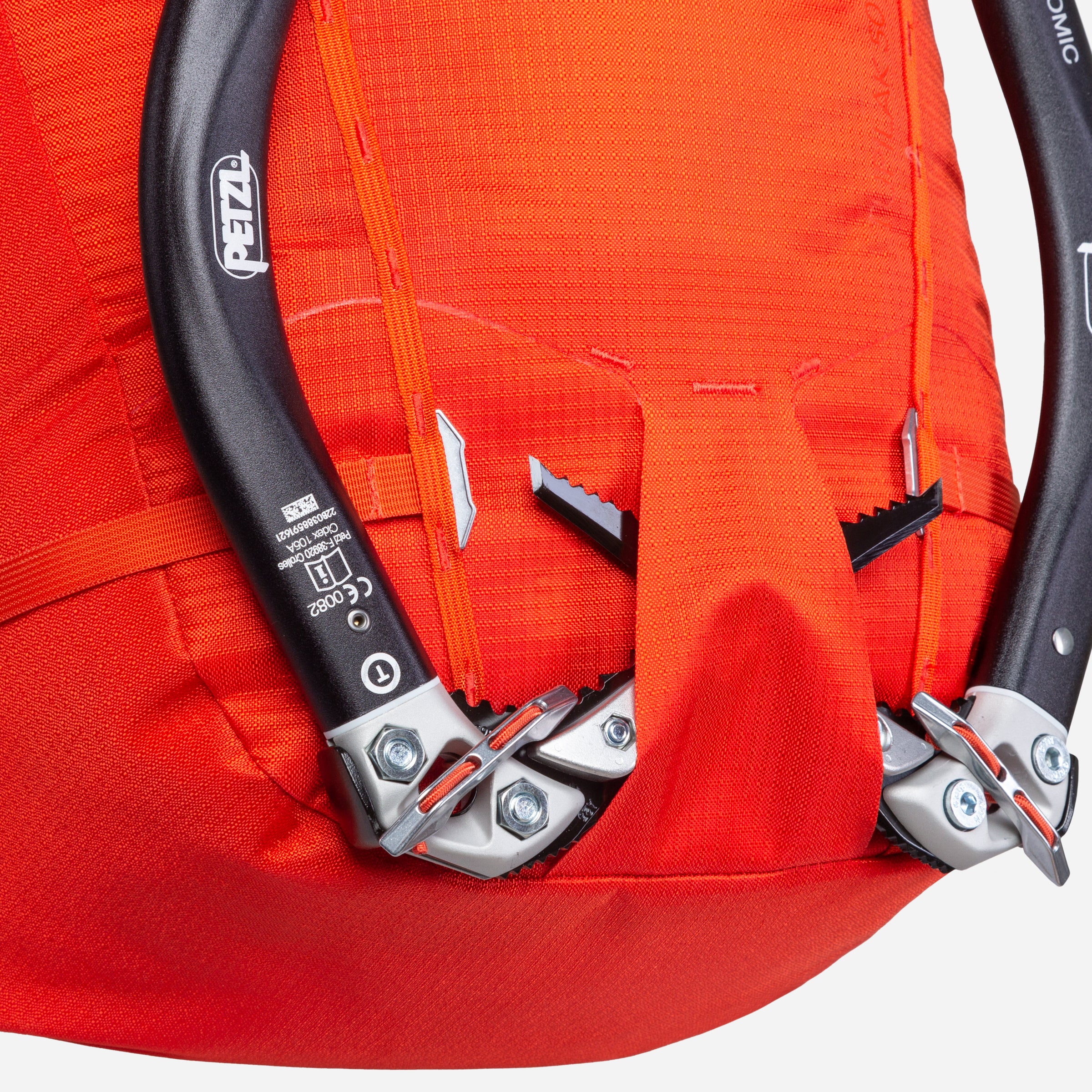 detail::Dual axe toggles with integrated pick pocket