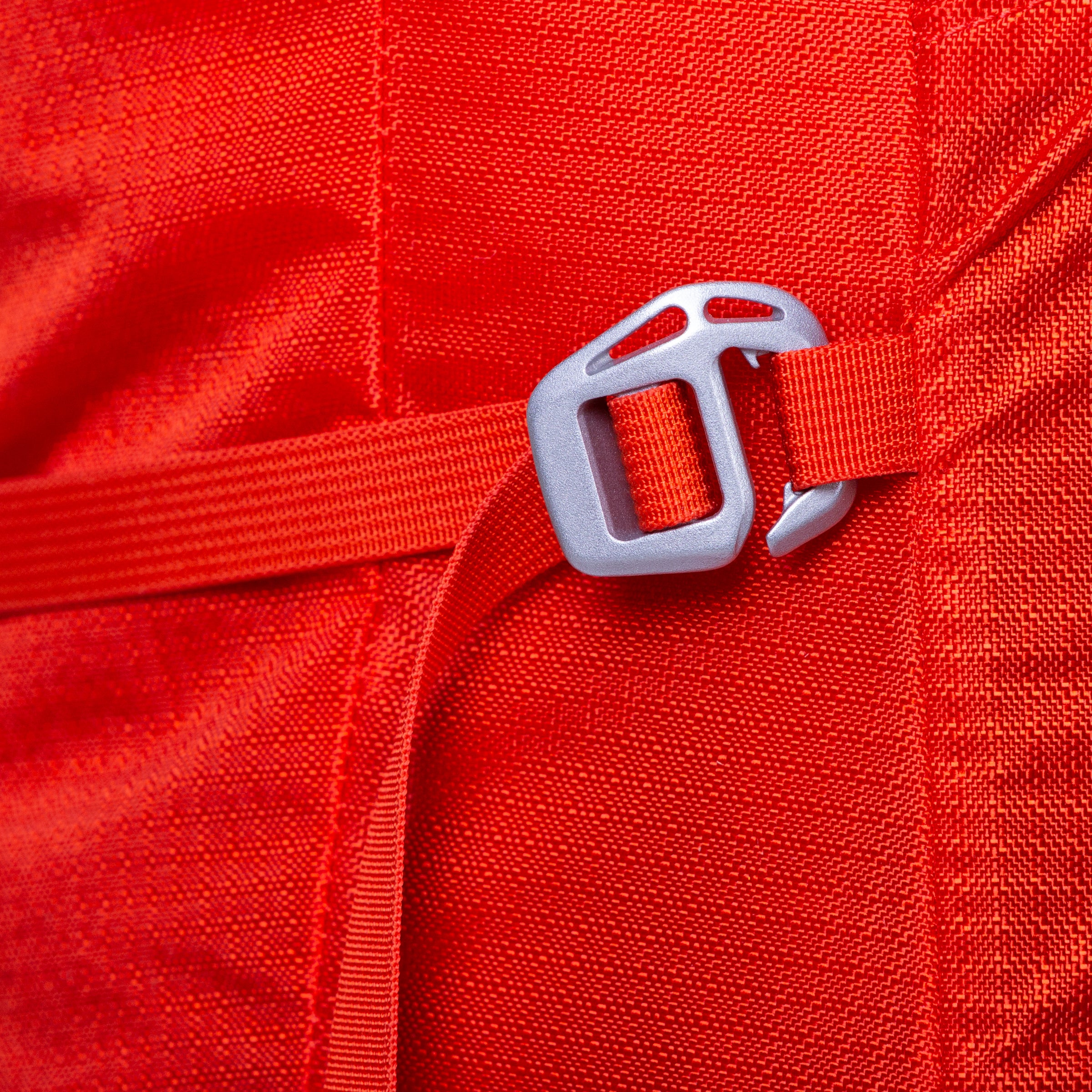 detail::Side compression straps with aluminium Hammerhead™ toggles